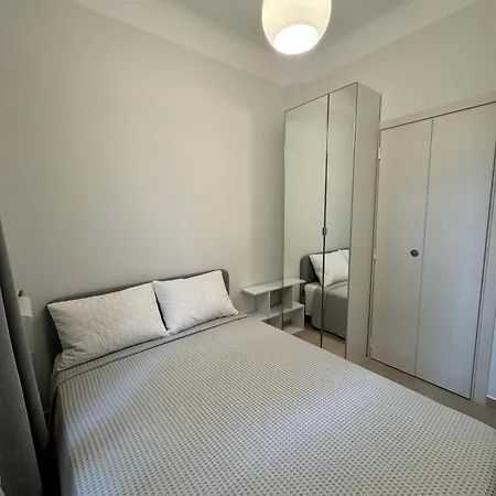 Calliope Apartment *